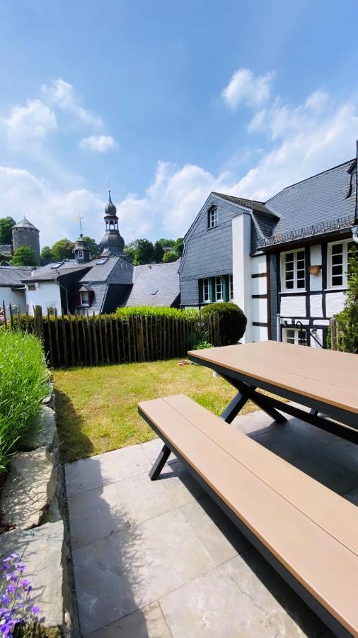 Holiday House Burgblick2 With Garden - Vosproperties Monschau Luaran gambar
